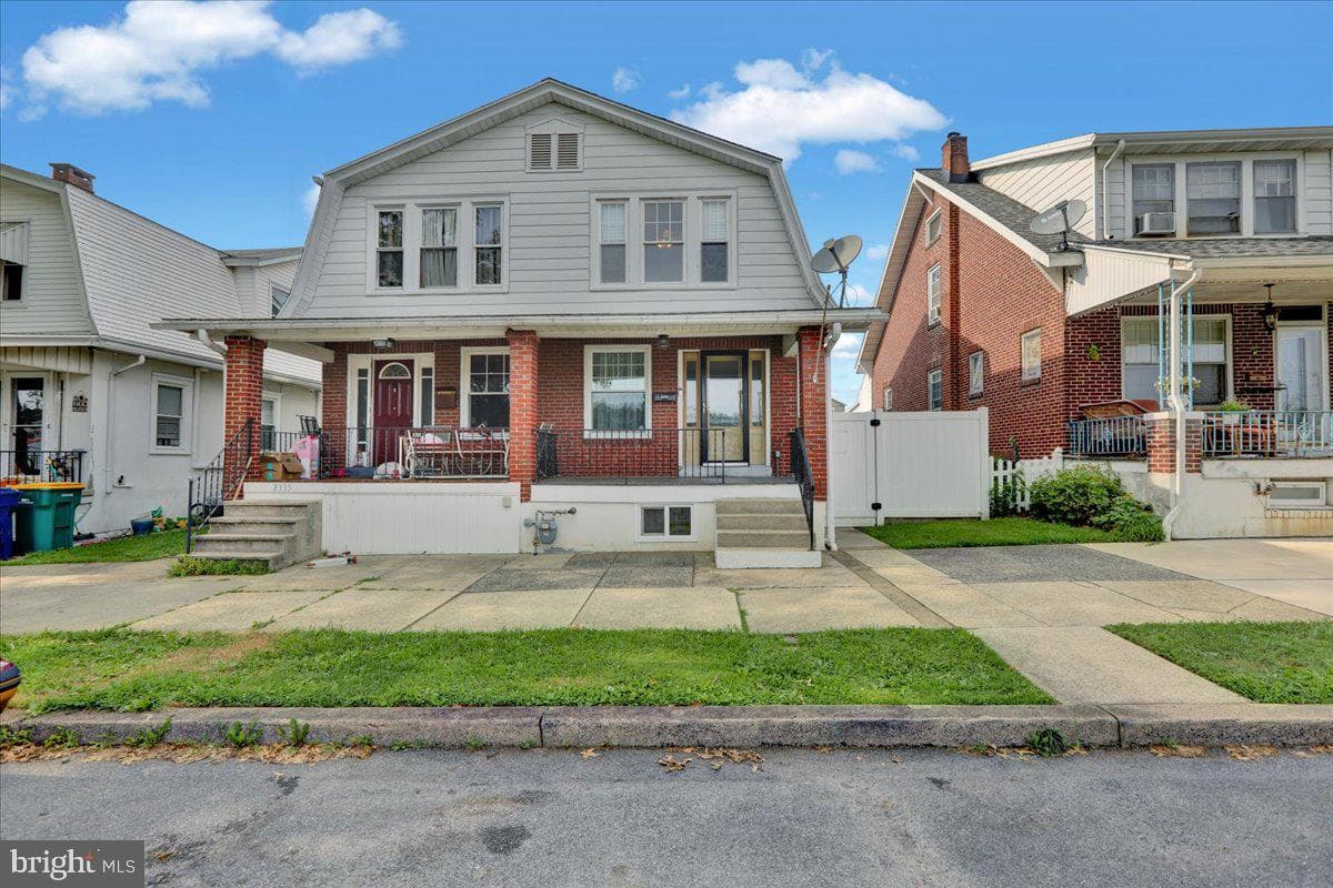 2333 Noble Street photo 3