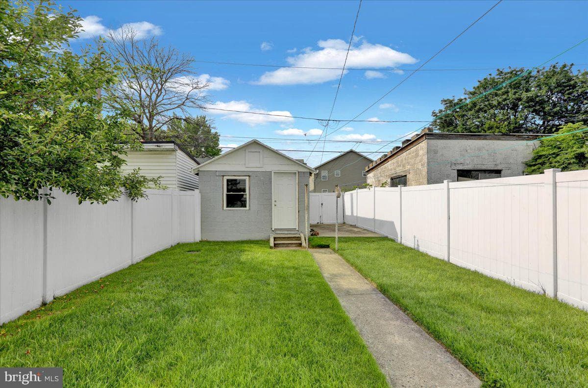 2333 Noble Street photo 30