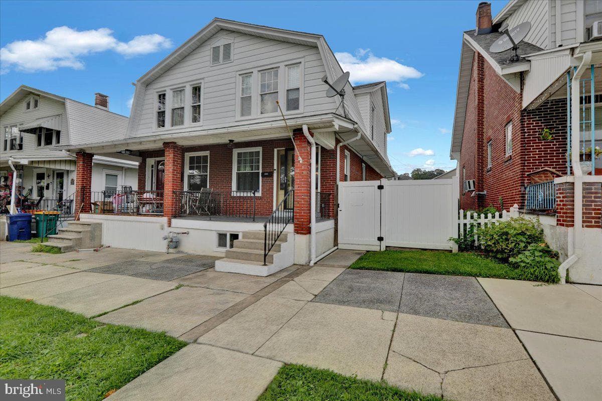 2333 Noble Street photo 4