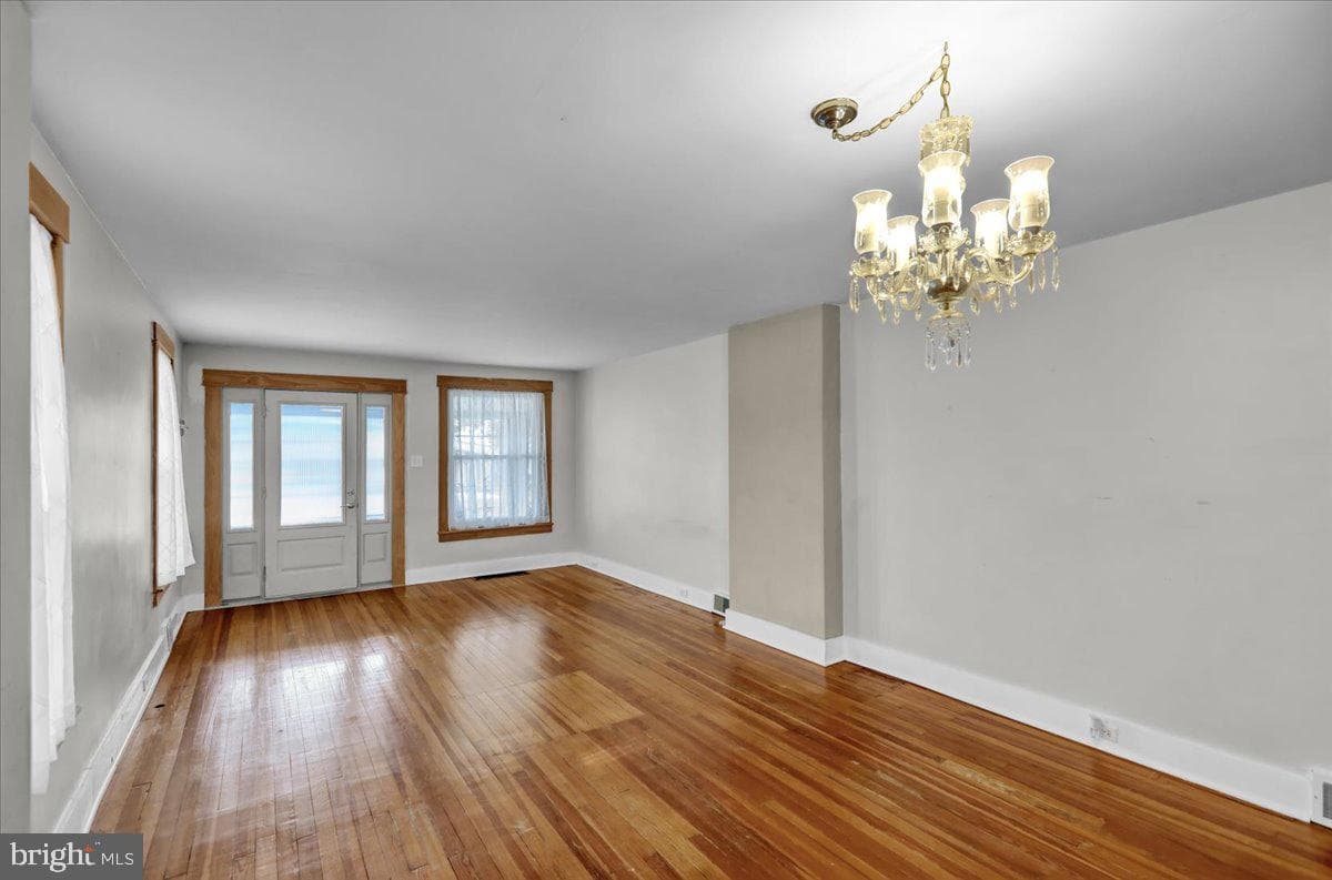 2333 Noble Street photo 8