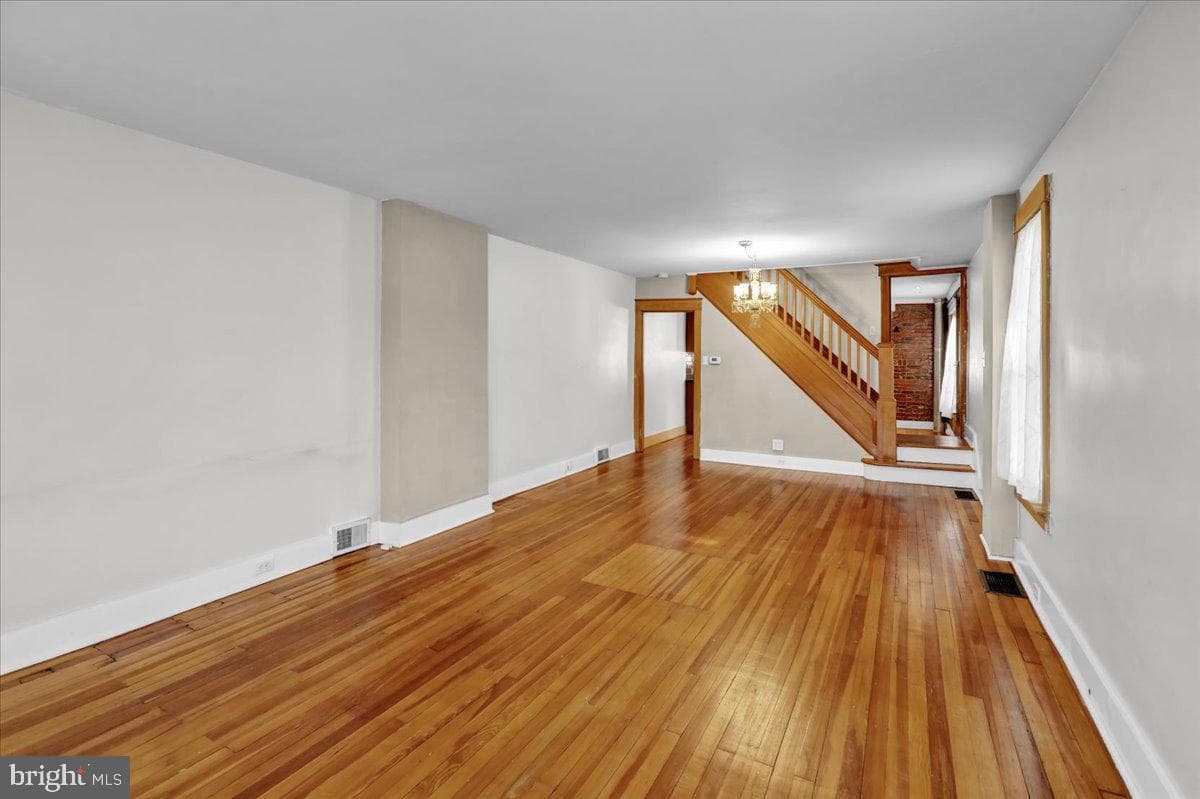 2333 Noble Street photo 9