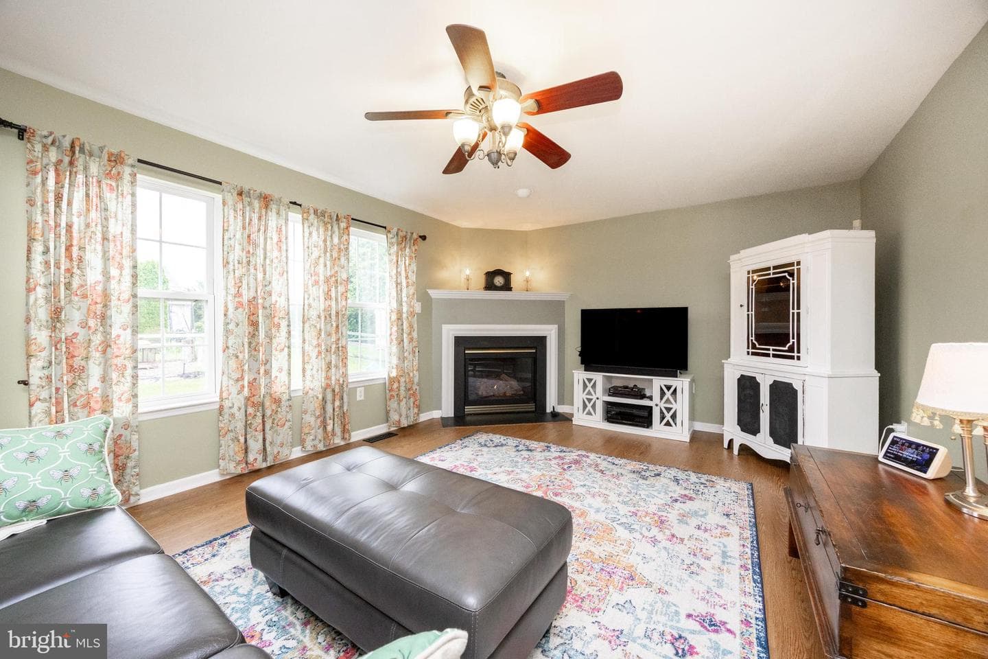 420 Appian Way photo 12