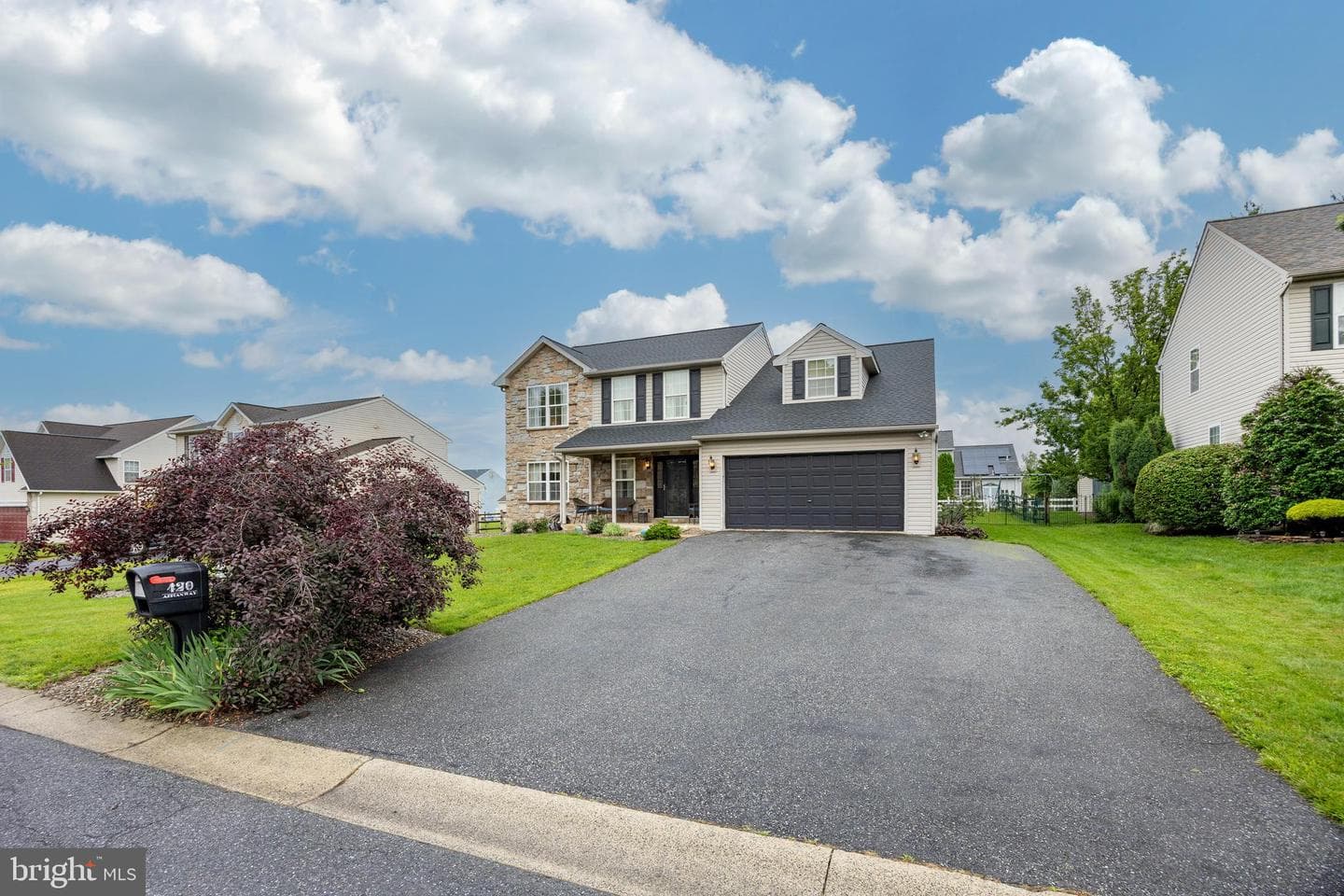 420 Appian Way photo 2