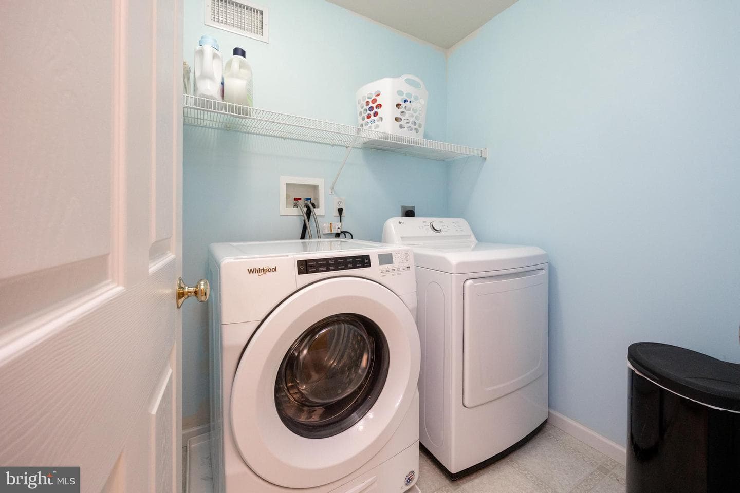 420 Appian Way photo 24