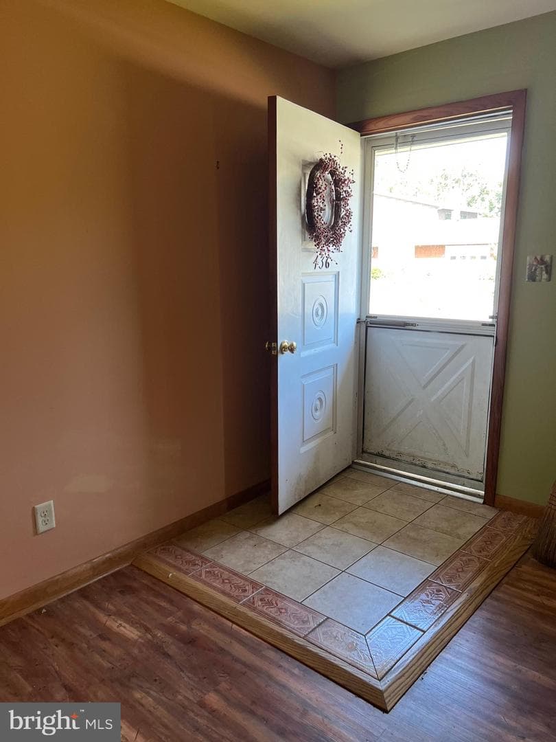 436 E Walnut Street photo 2