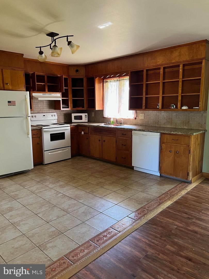 436 E Walnut Street photo 6
