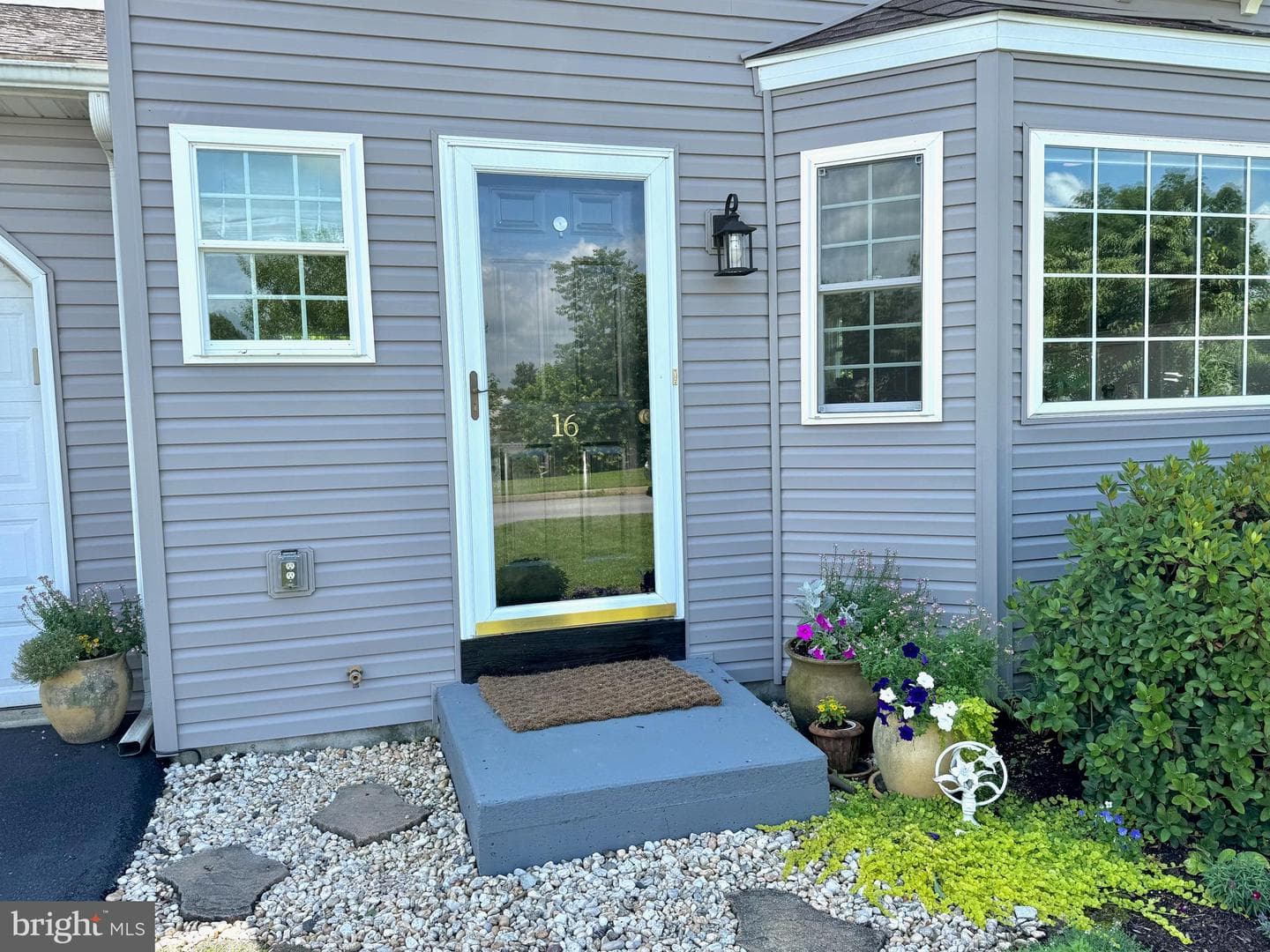 16 Seltzer Avenue photo 2