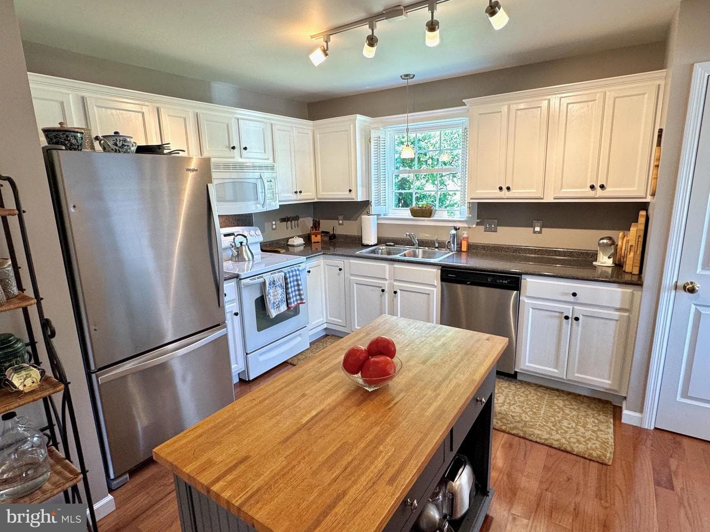 16 Seltzer Avenue photo 7