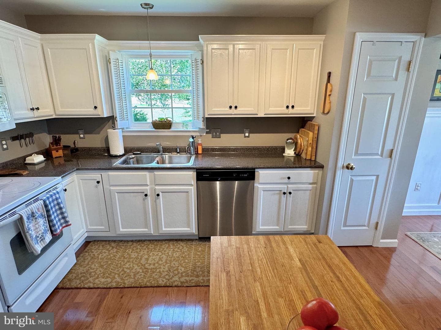 16 Seltzer Avenue photo 8