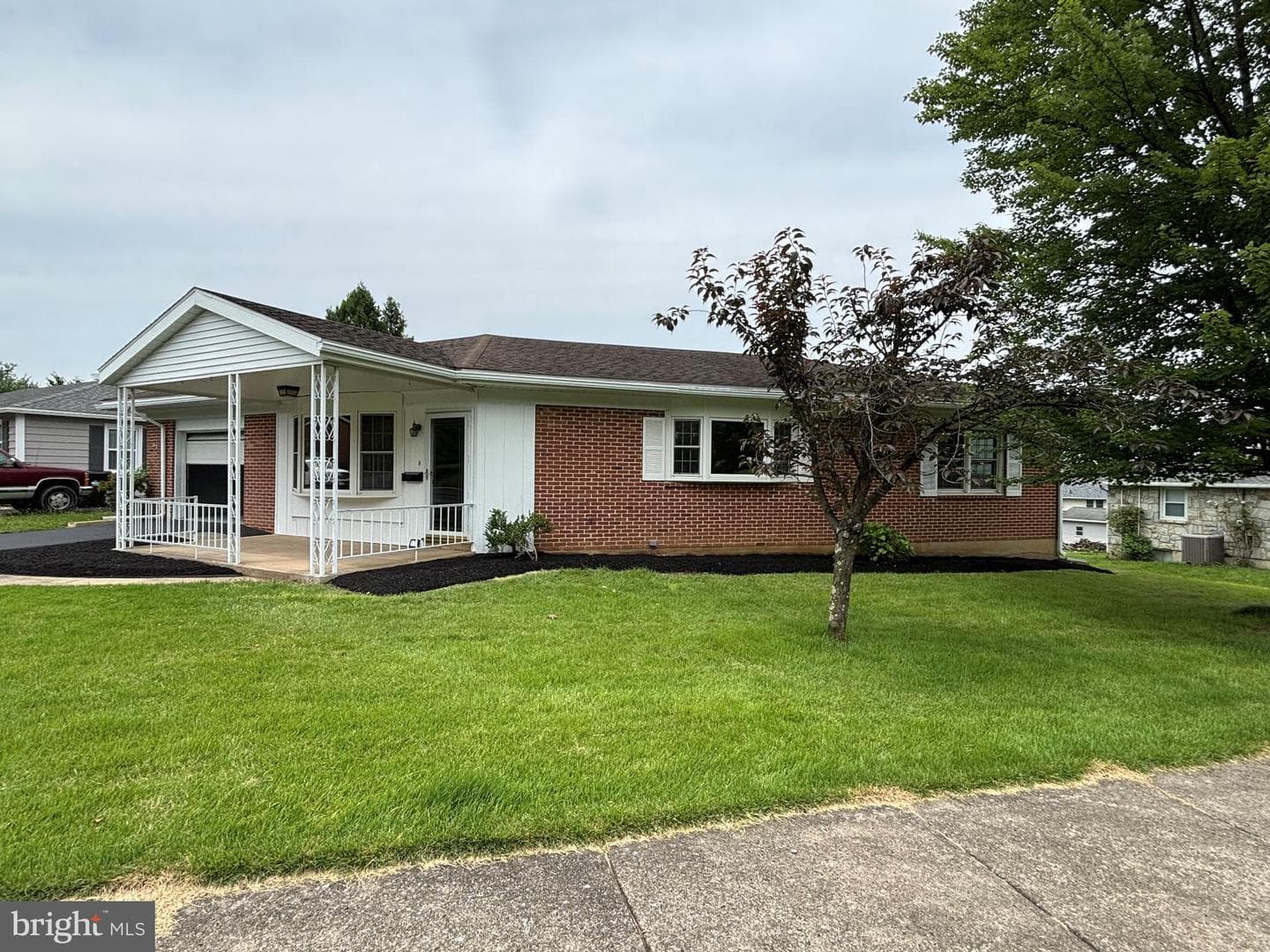 330 S Willow Street photo 2