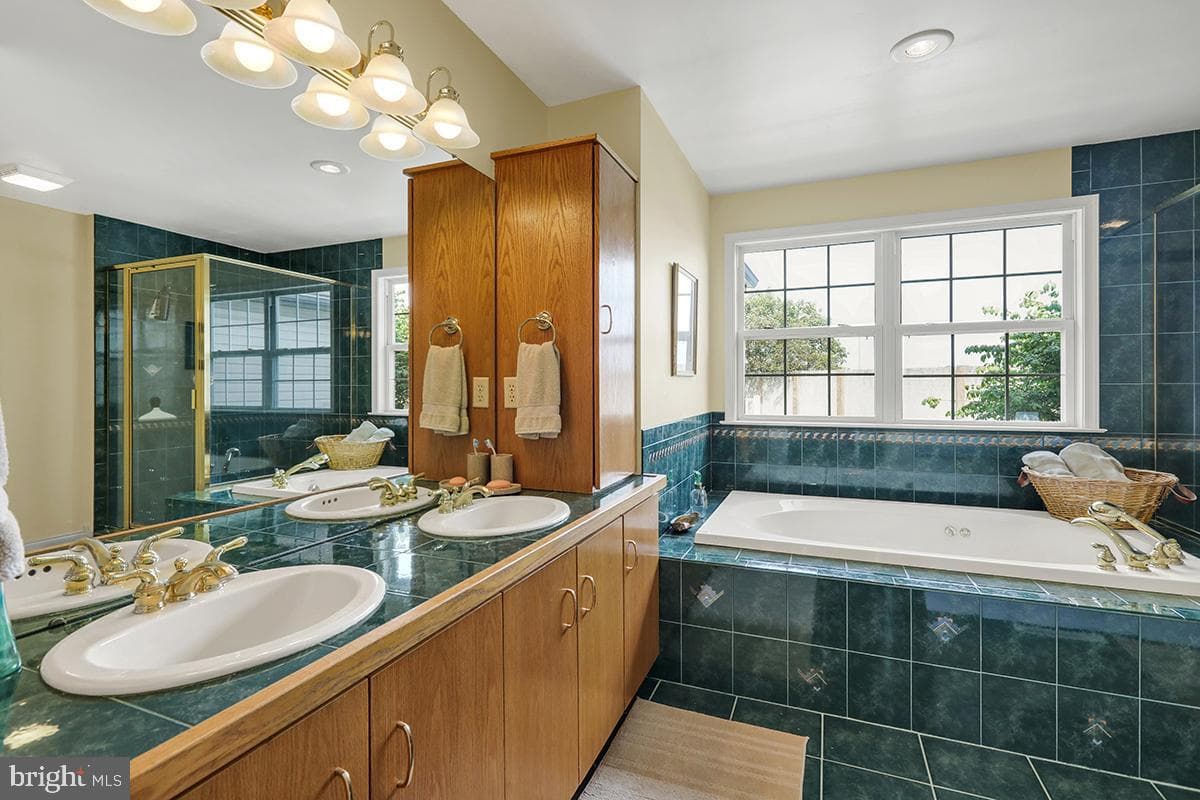2607 Tennyson Avenue photo 8
