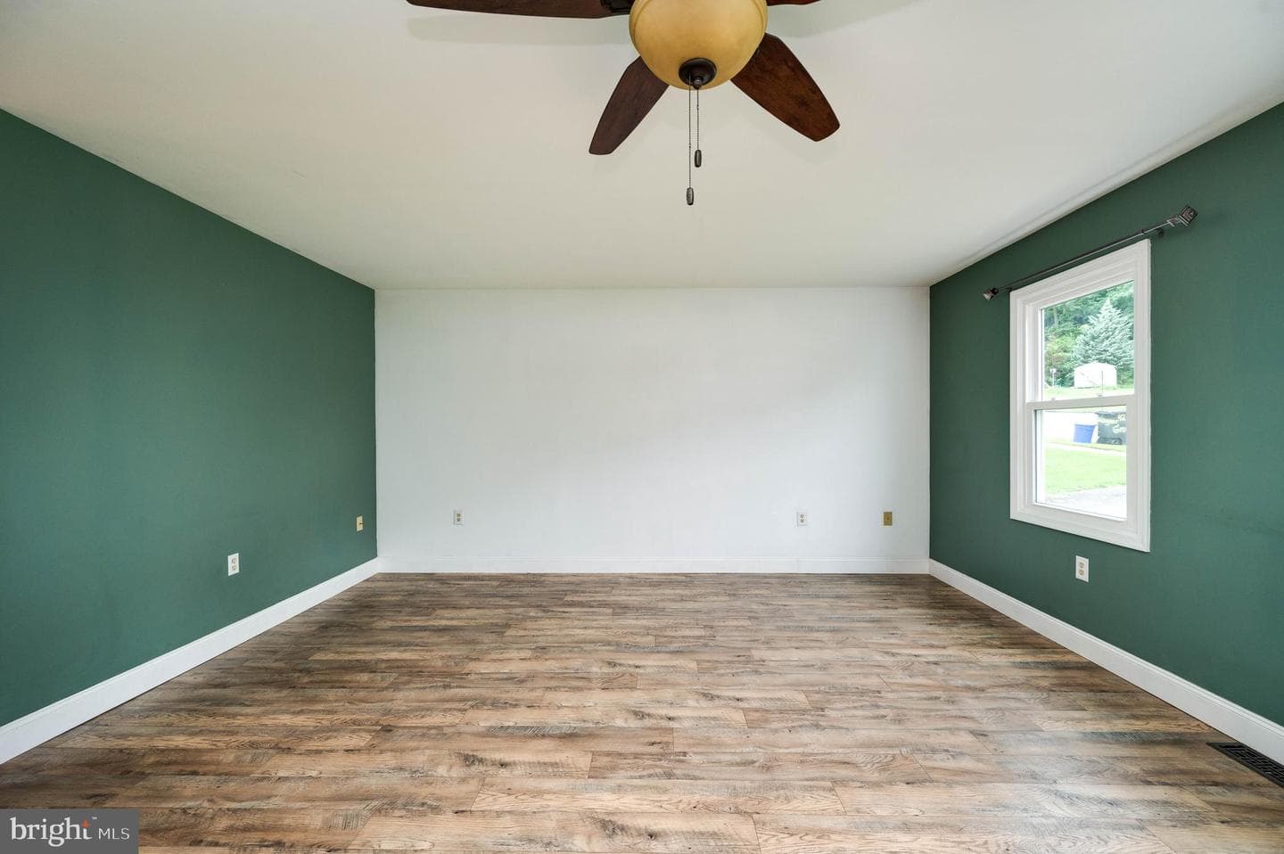 425 Grove Avenue photo 11