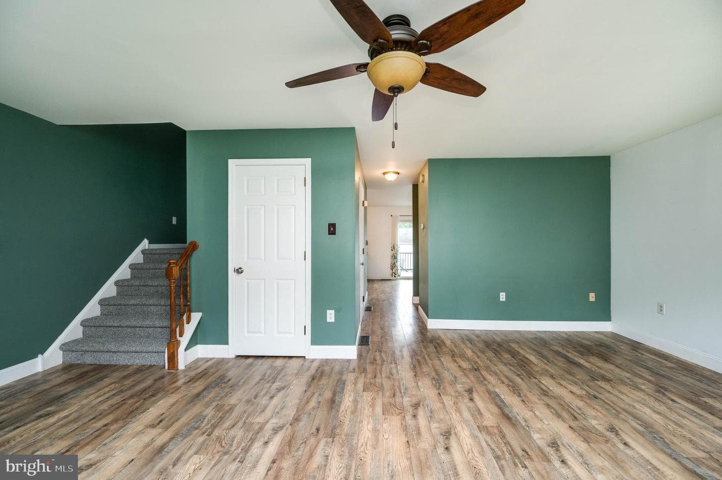 425 Grove Avenue photo 12