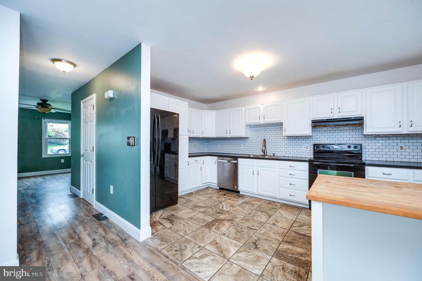 425 Grove Avenue photo 13