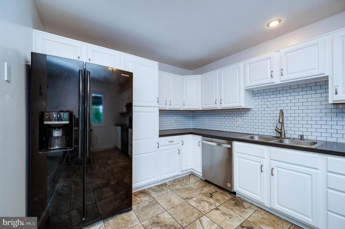 425 Grove Avenue photo 15