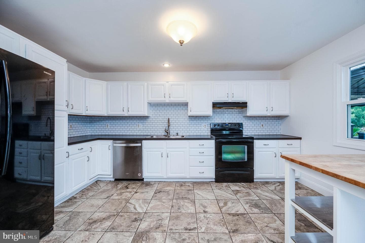 425 Grove Avenue photo 17