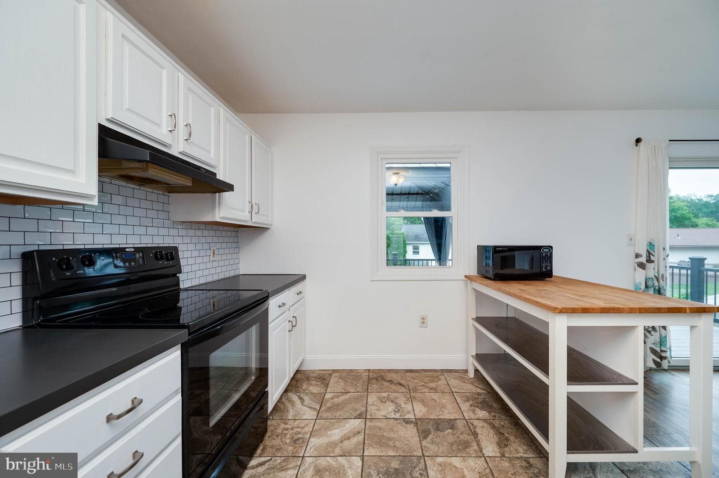 425 Grove Avenue photo 19