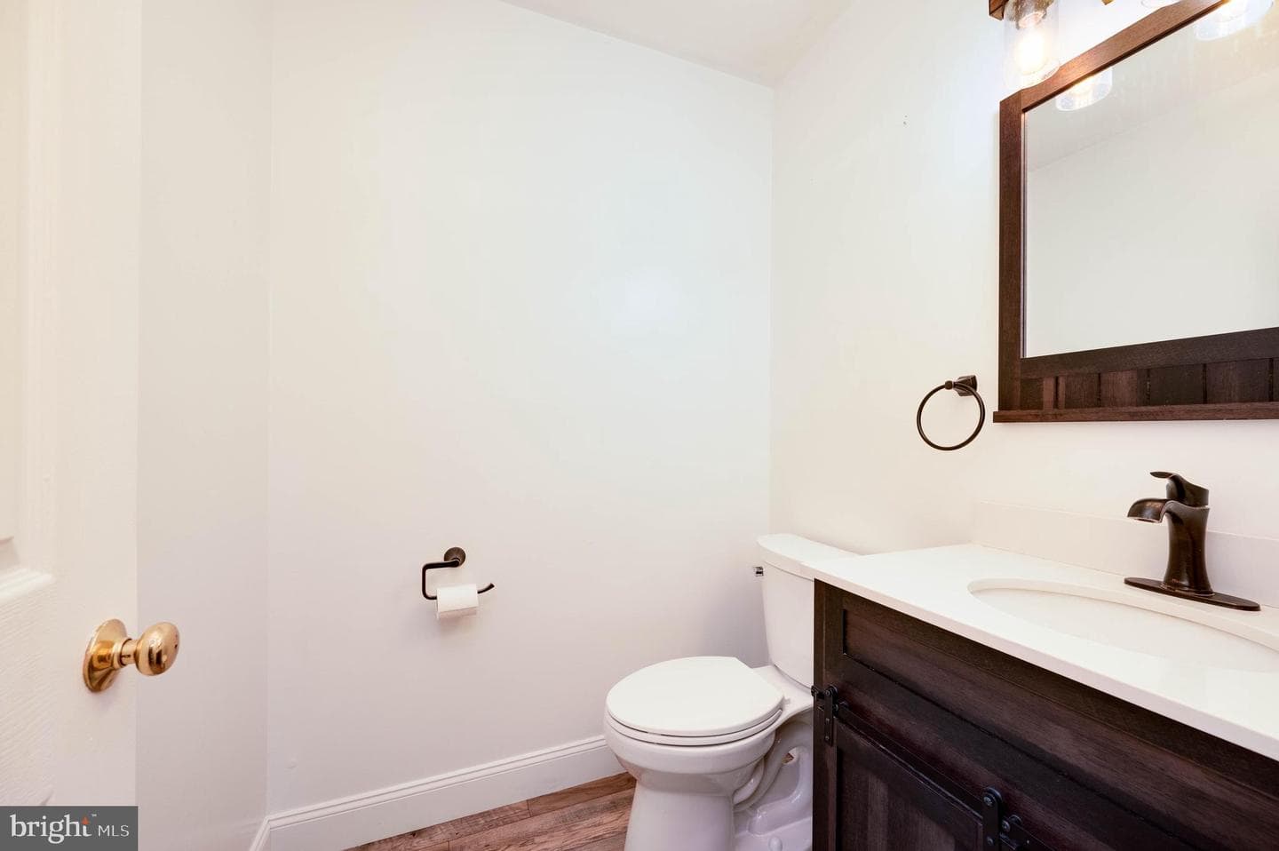 425 Grove Avenue photo 23