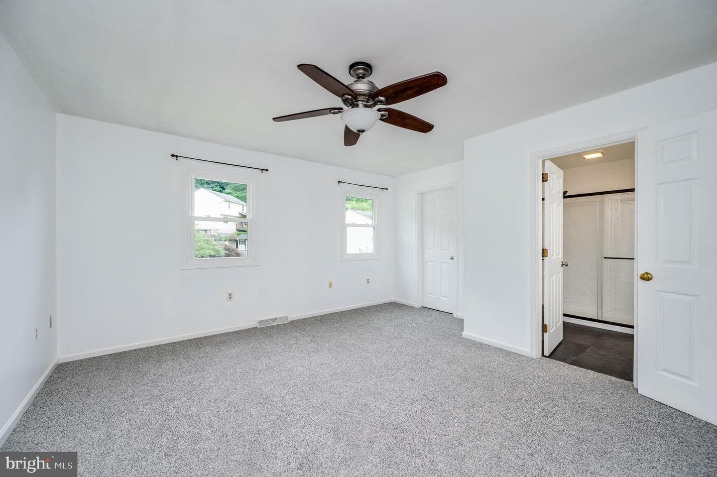 425 Grove Avenue photo 24