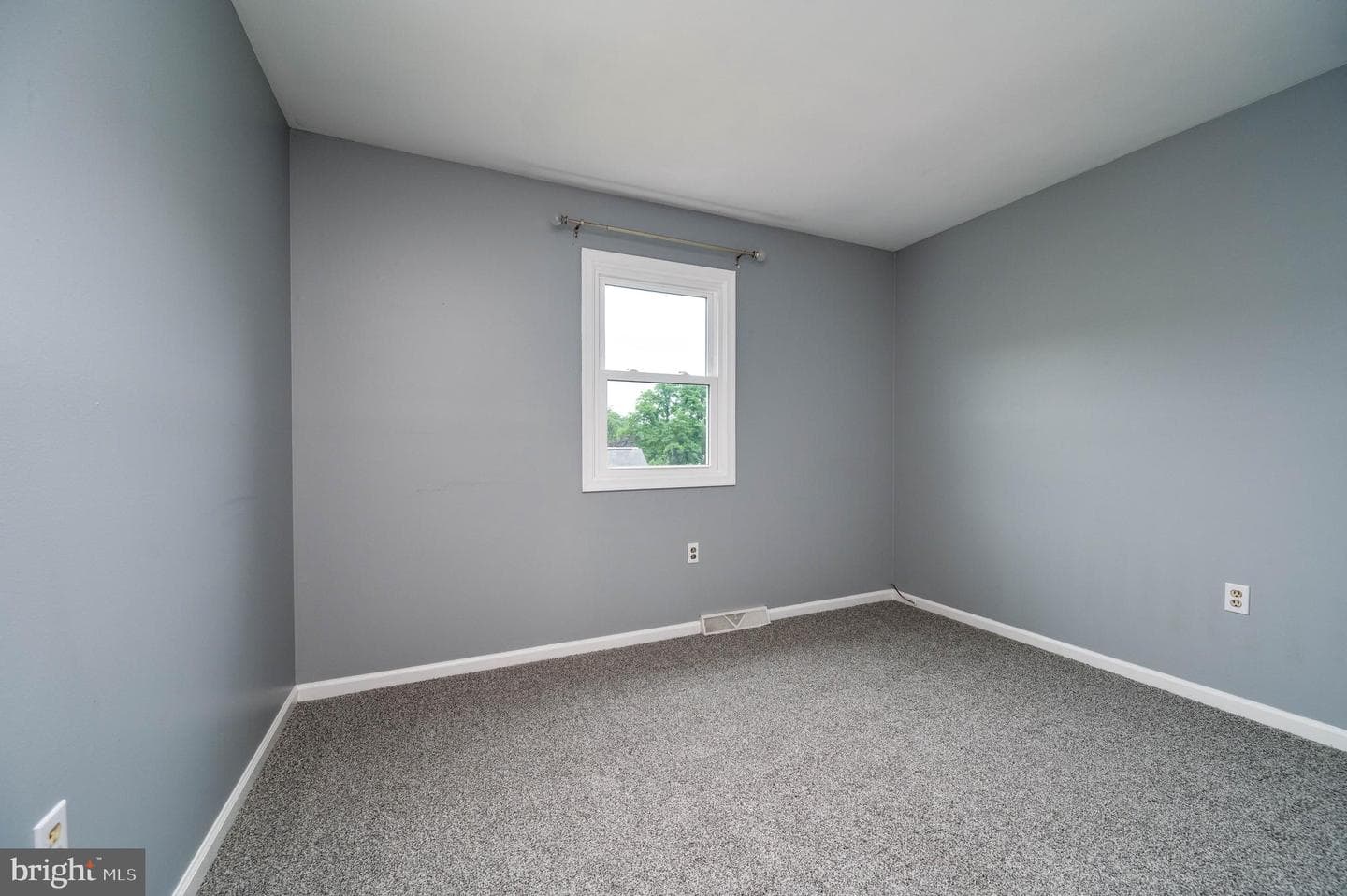 425 Grove Avenue photo 29