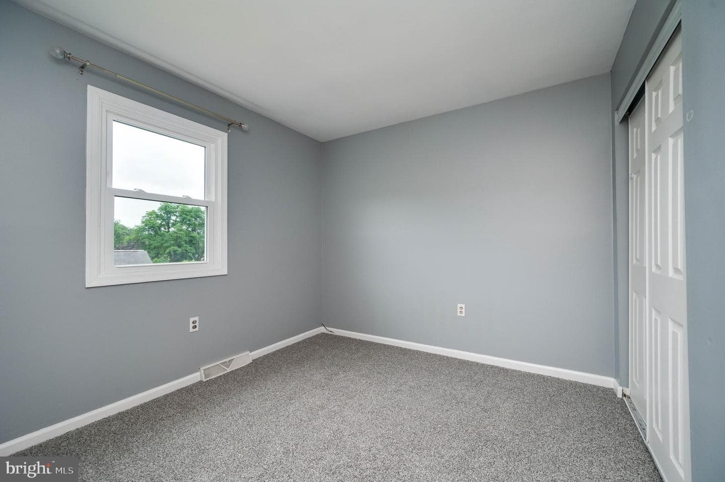 425 Grove Avenue photo 30