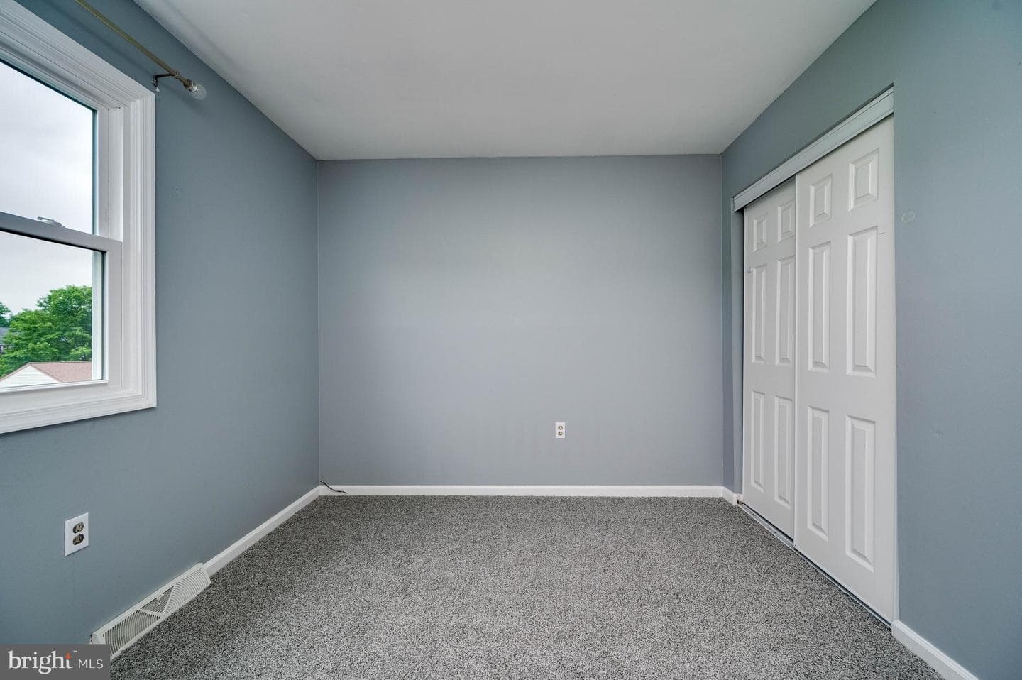 425 Grove Avenue photo 31
