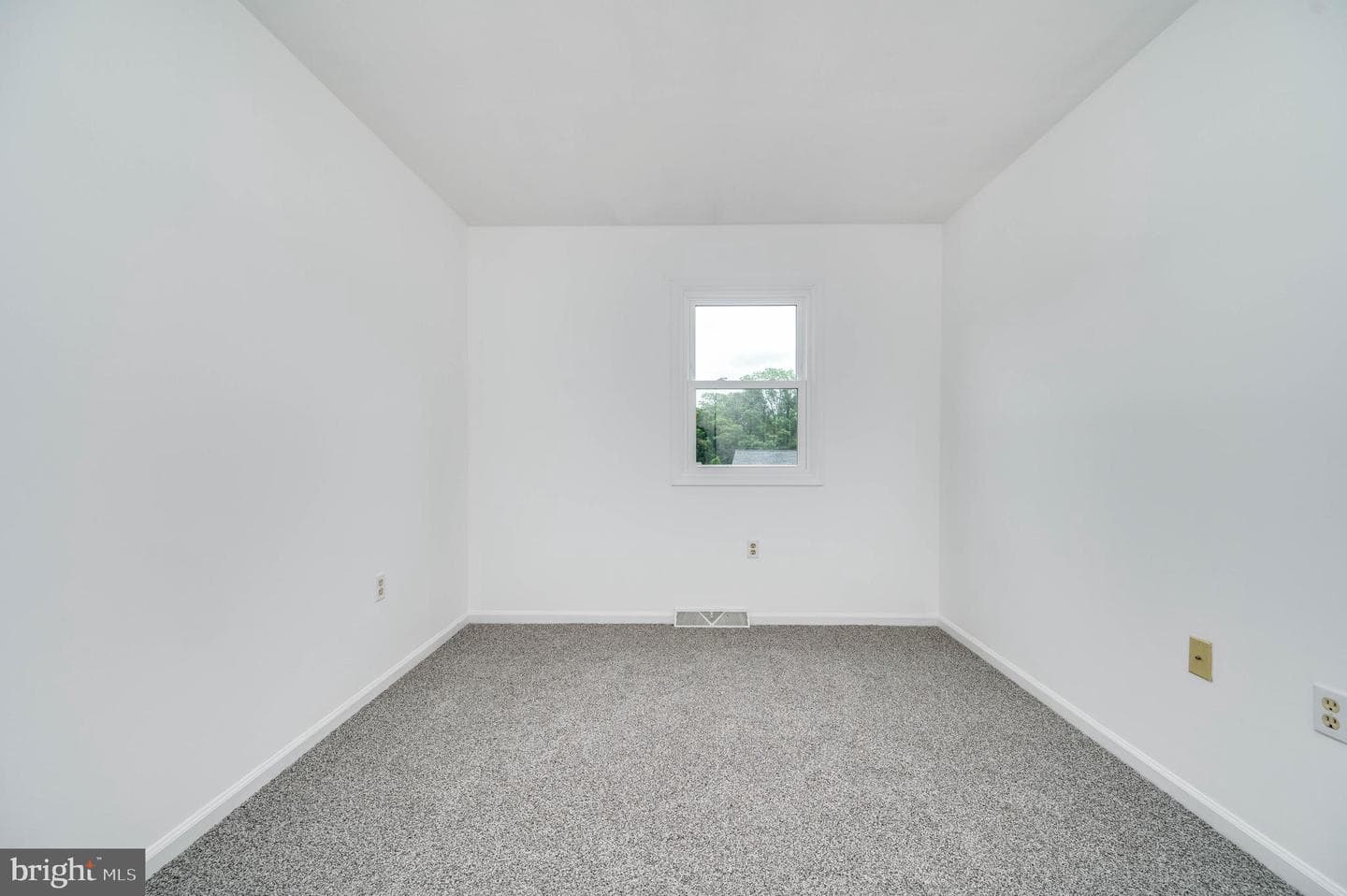 425 Grove Avenue photo 33