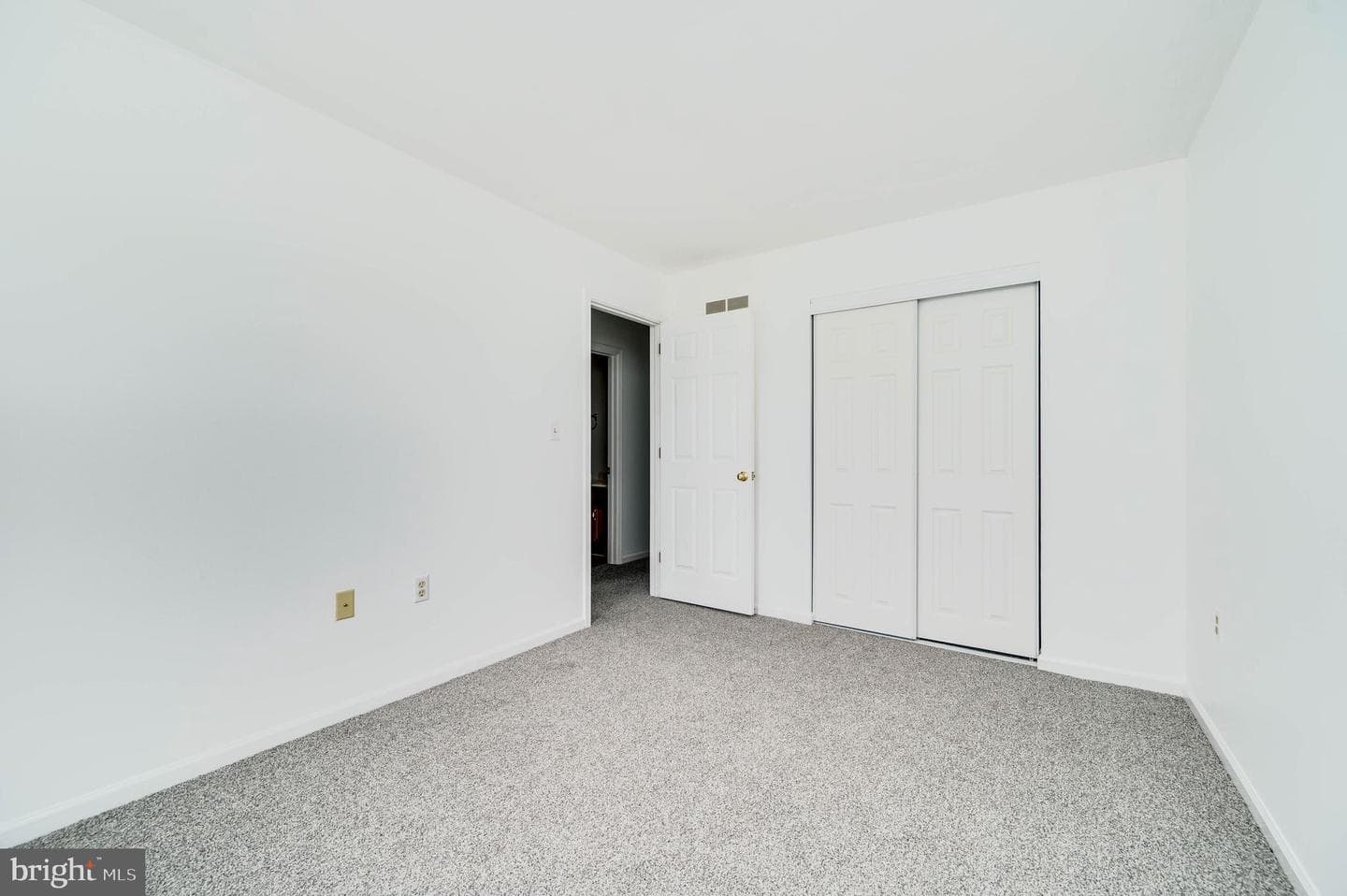 425 Grove Avenue photo 34