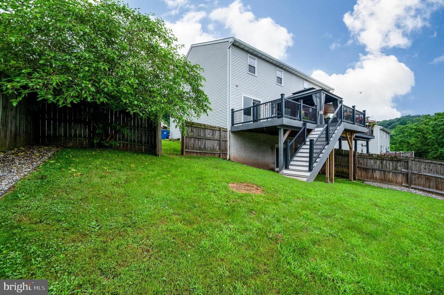425 Grove Avenue photo 40