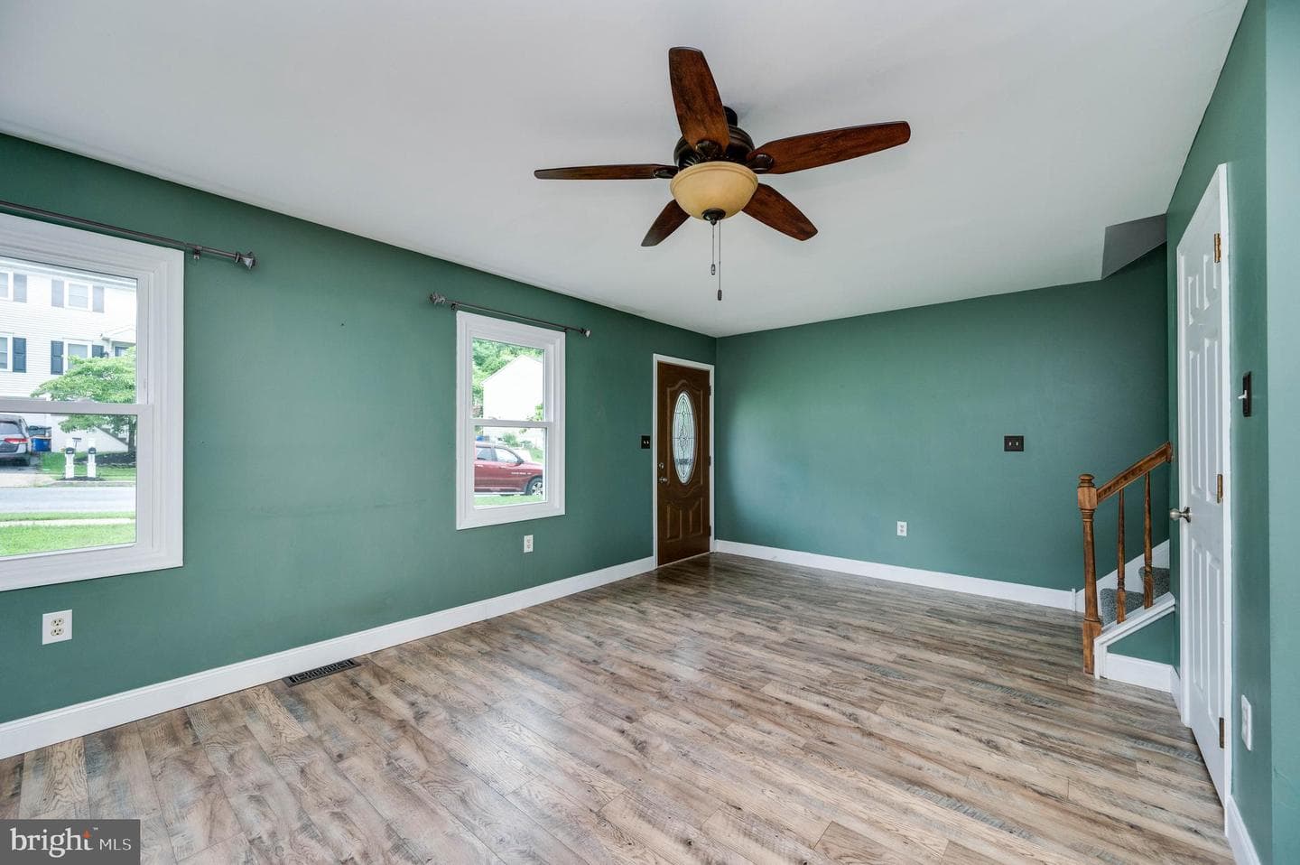 425 Grove Avenue photo 8
