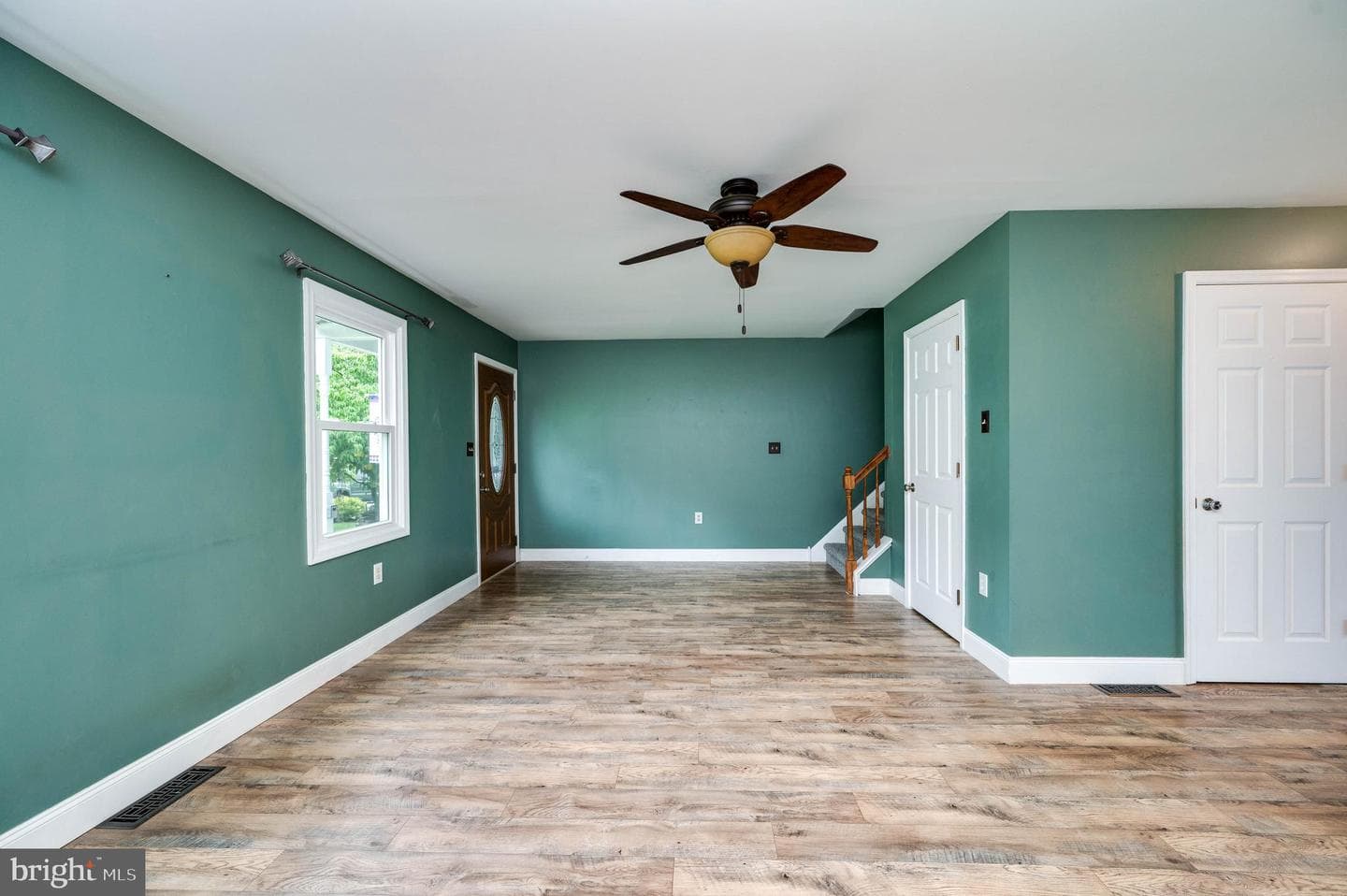 425 Grove Avenue photo 9