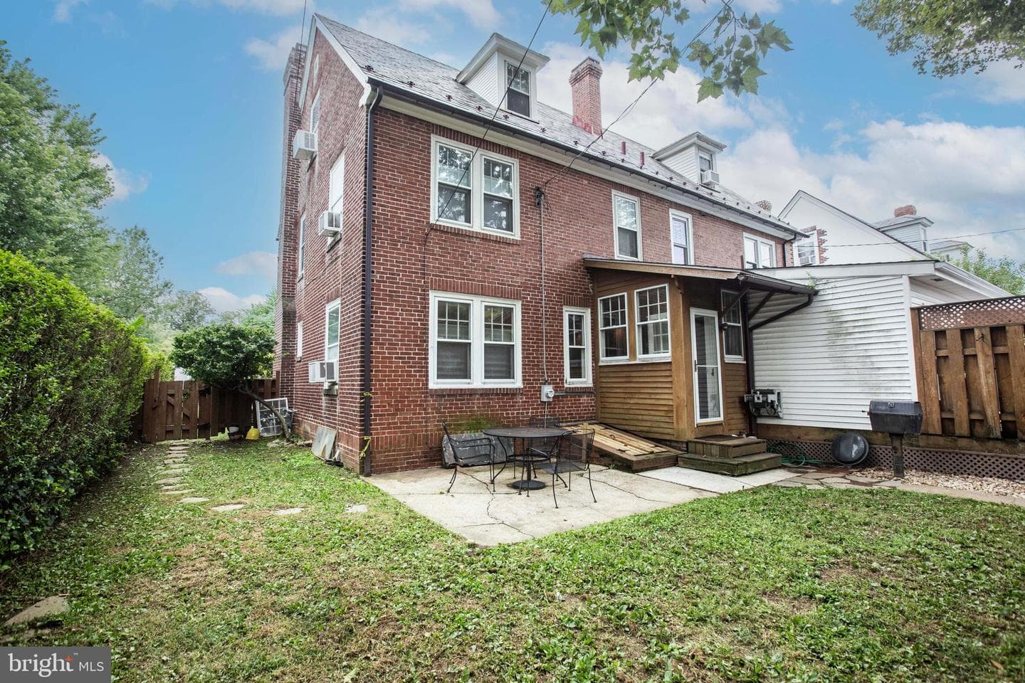 1407 Delaware photo 26