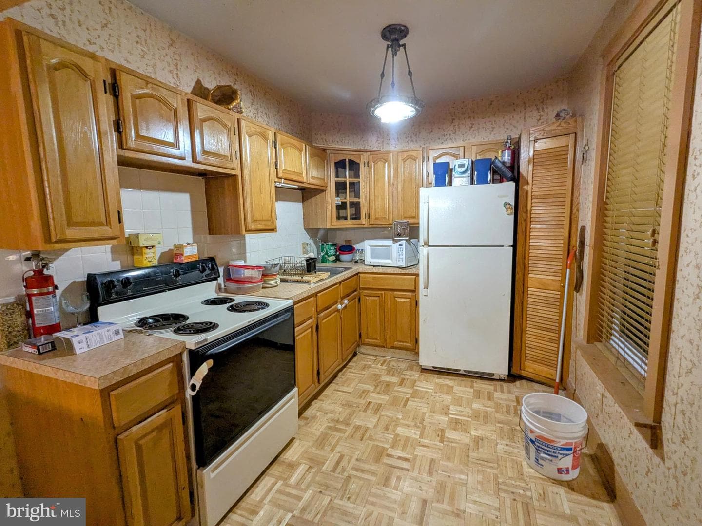 205 W Greenwich Street photo 11