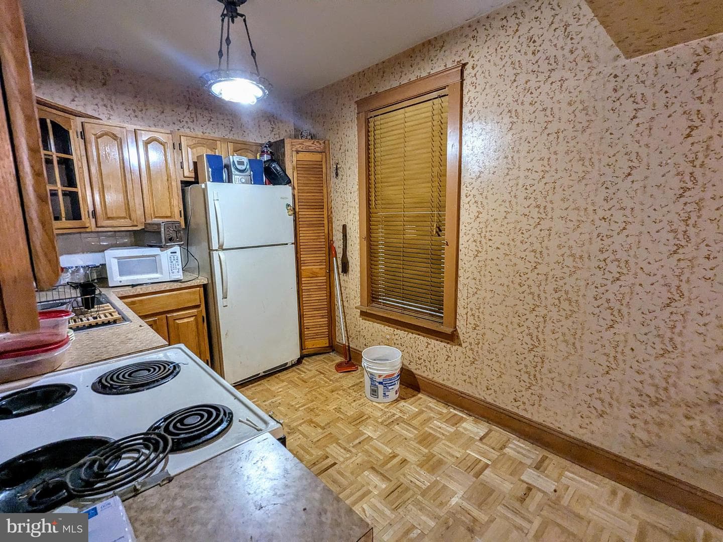 205 W Greenwich Street photo 12