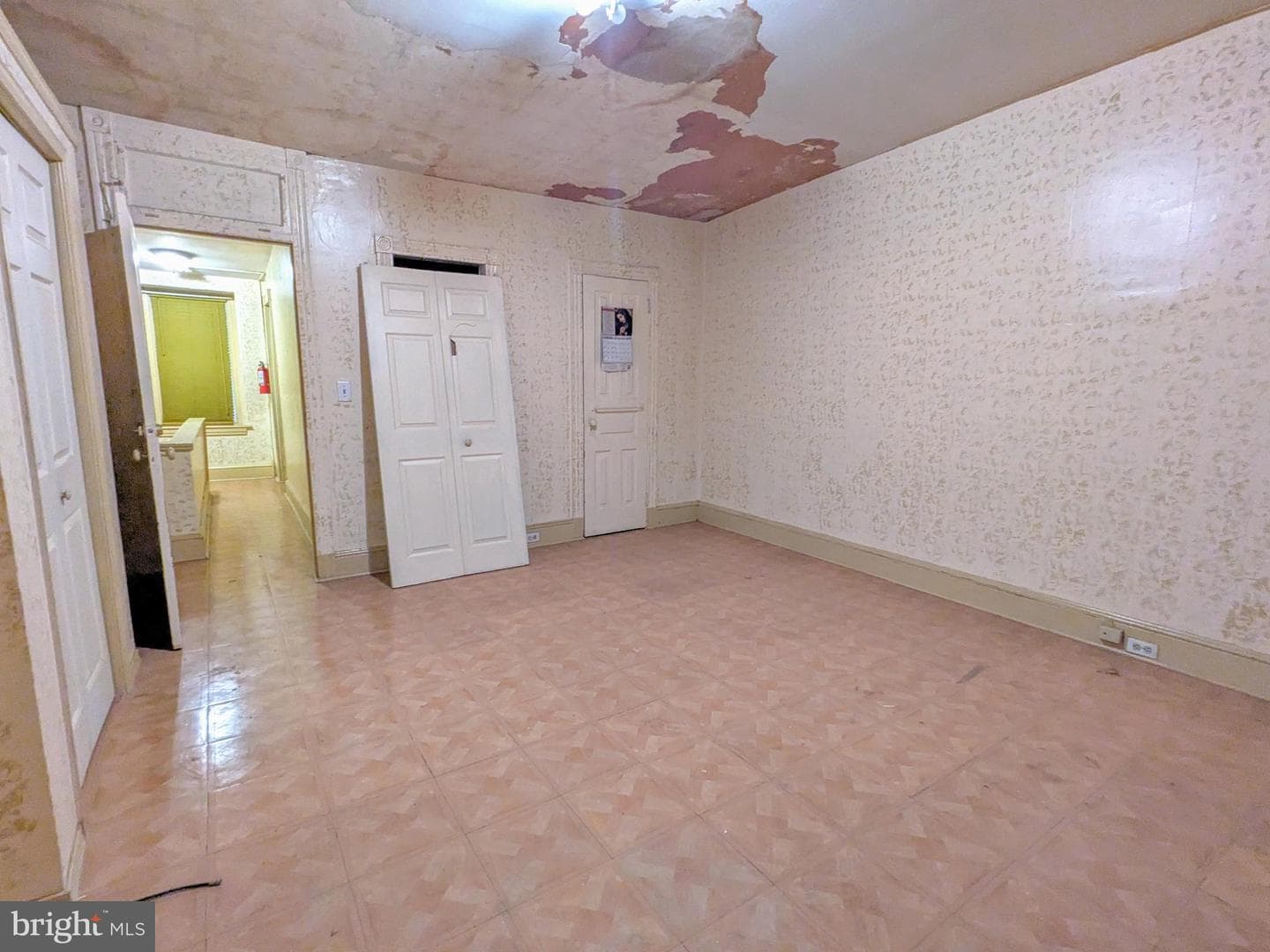 205 W Greenwich Street photo 16
