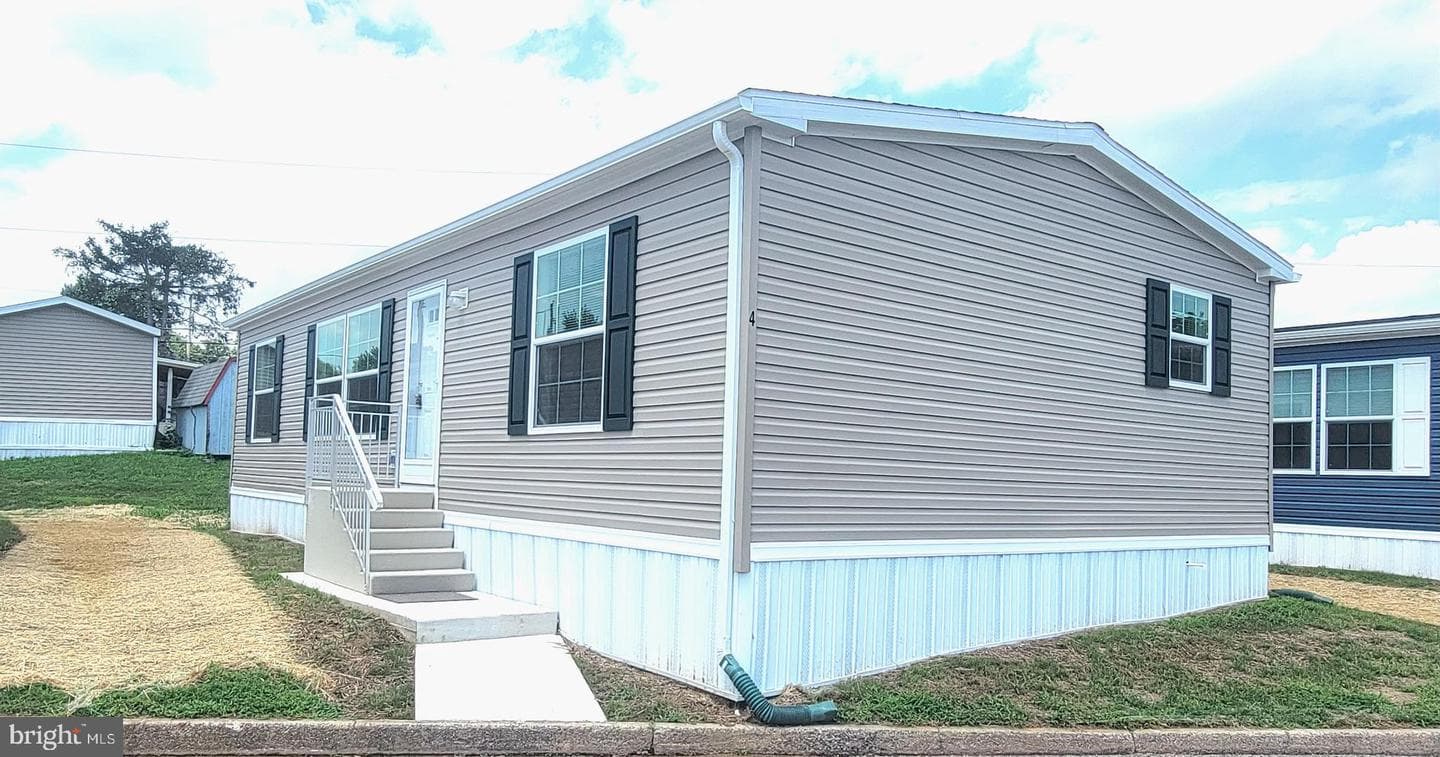 4 Joseph Avenue photo 2