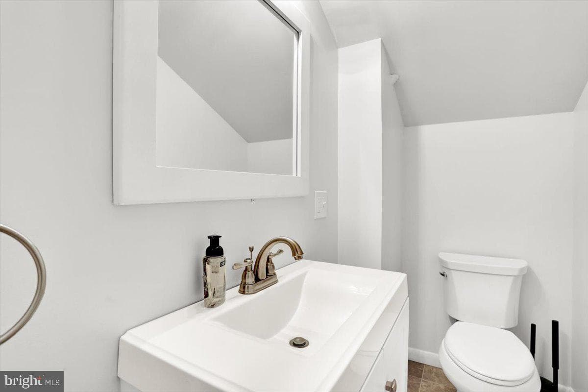 416 Green Lane photo 24