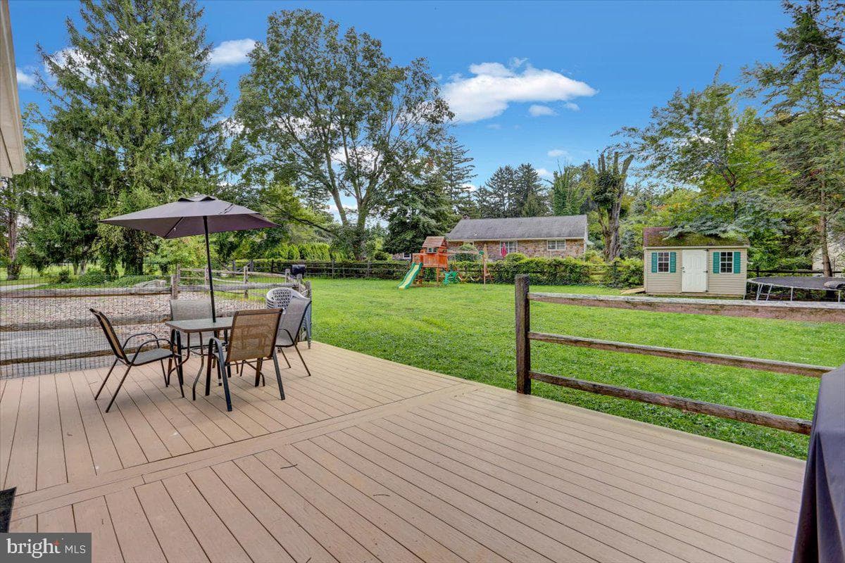 416 Green Lane photo 37