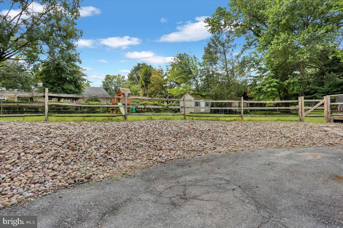 416 Green Lane photo 41