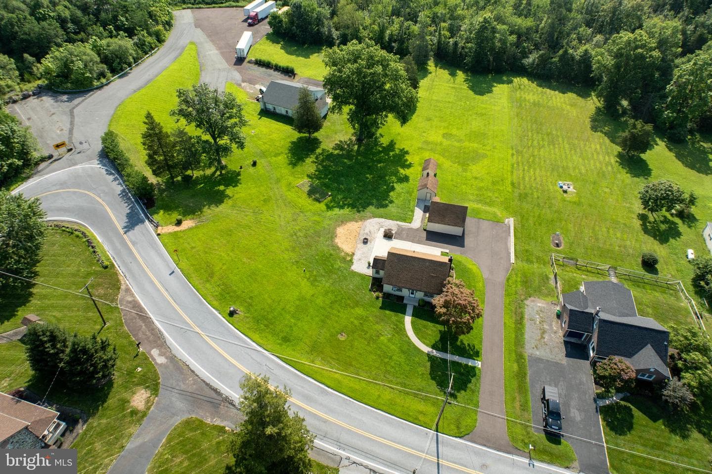 131 Squirrel Hollow Road photo 43