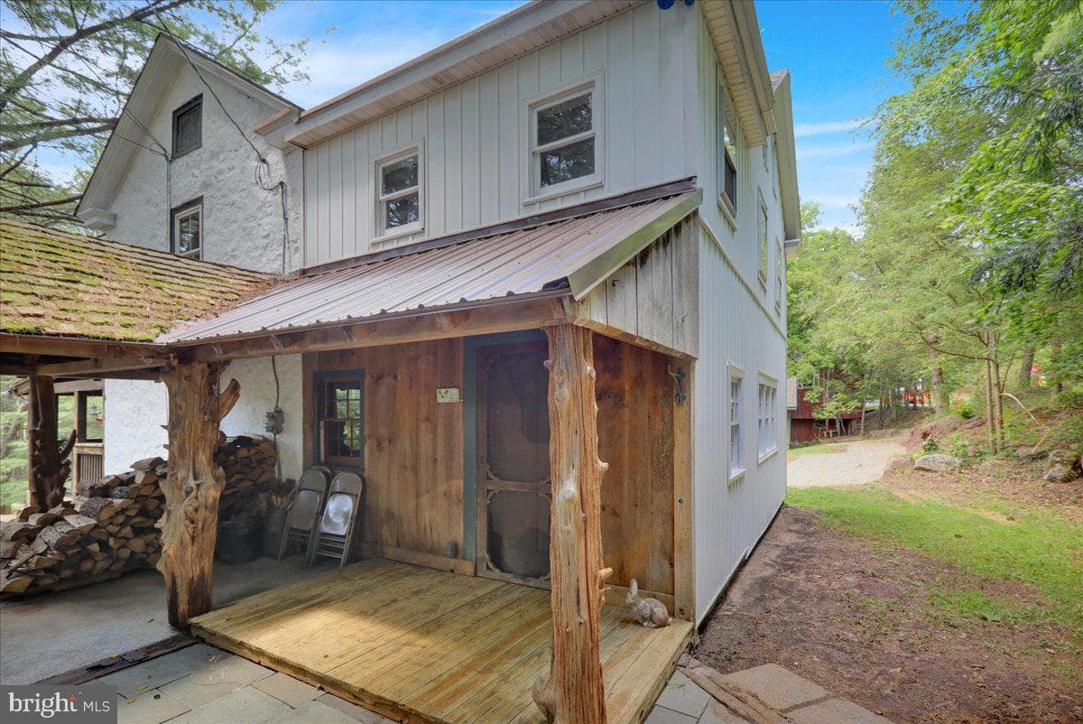 843 Ridgeway Road photo 2
