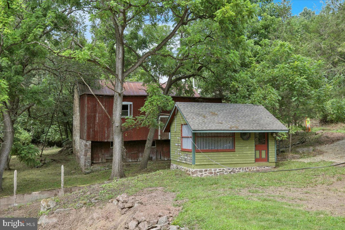 843 Ridgeway Road photo 22
