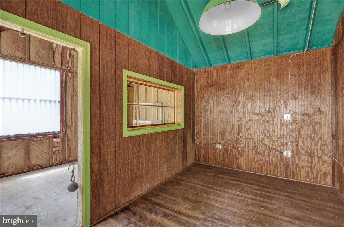 843 Ridgeway Road photo 24