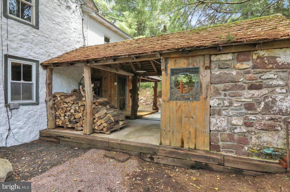843 Ridgeway Road photo 3