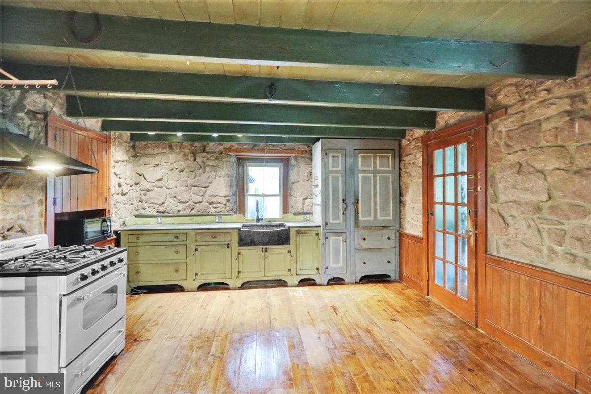 843 Ridgeway Road photo 32