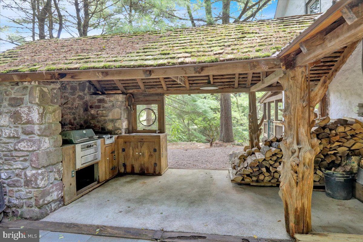 843 Ridgeway Road photo 4