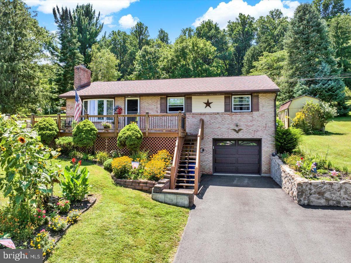 570 Walnut Road photo 2