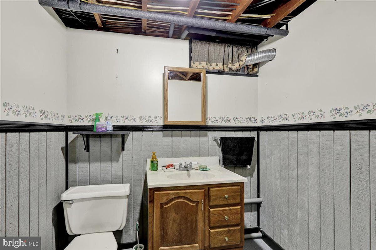 570 Walnut Road photo 22