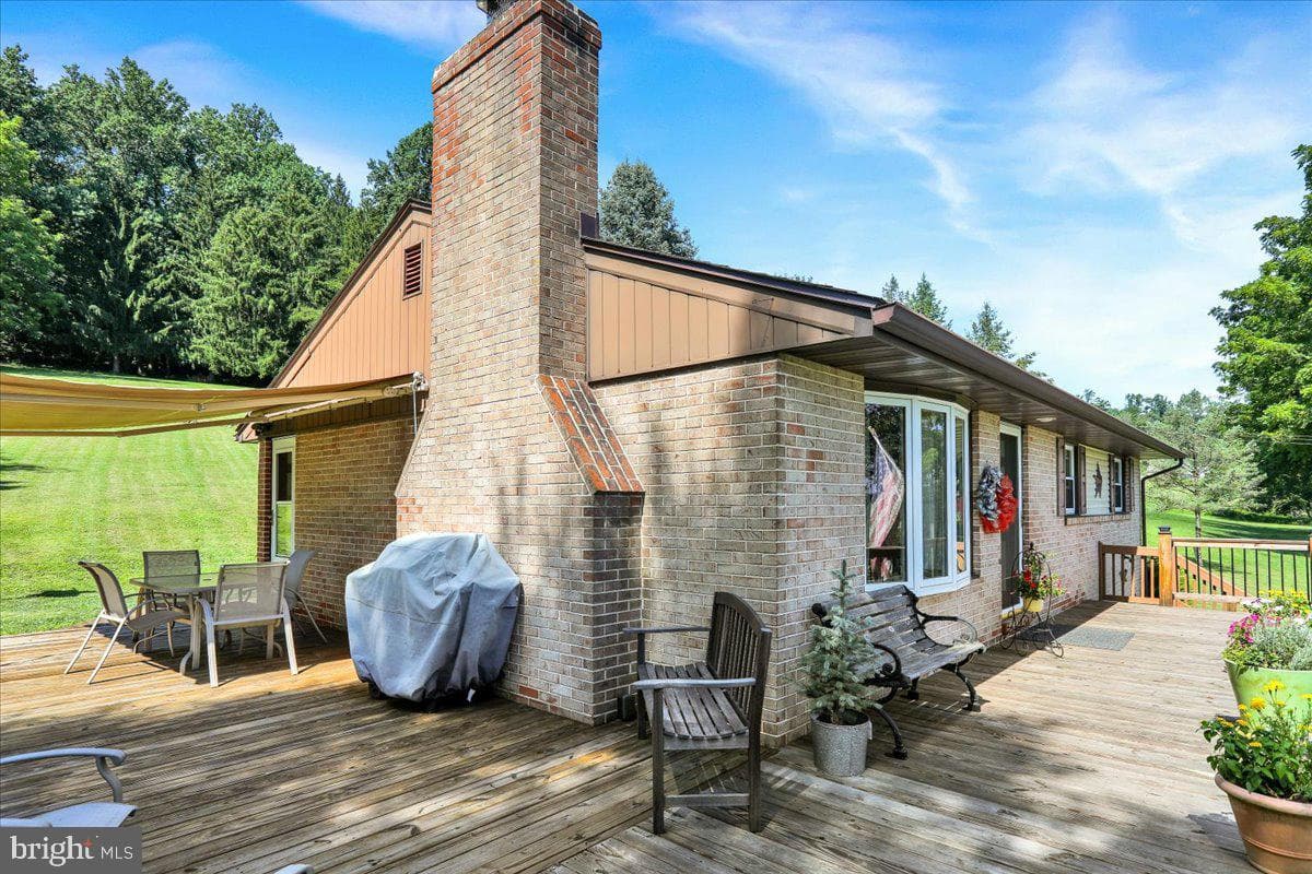570 Walnut Road photo 28