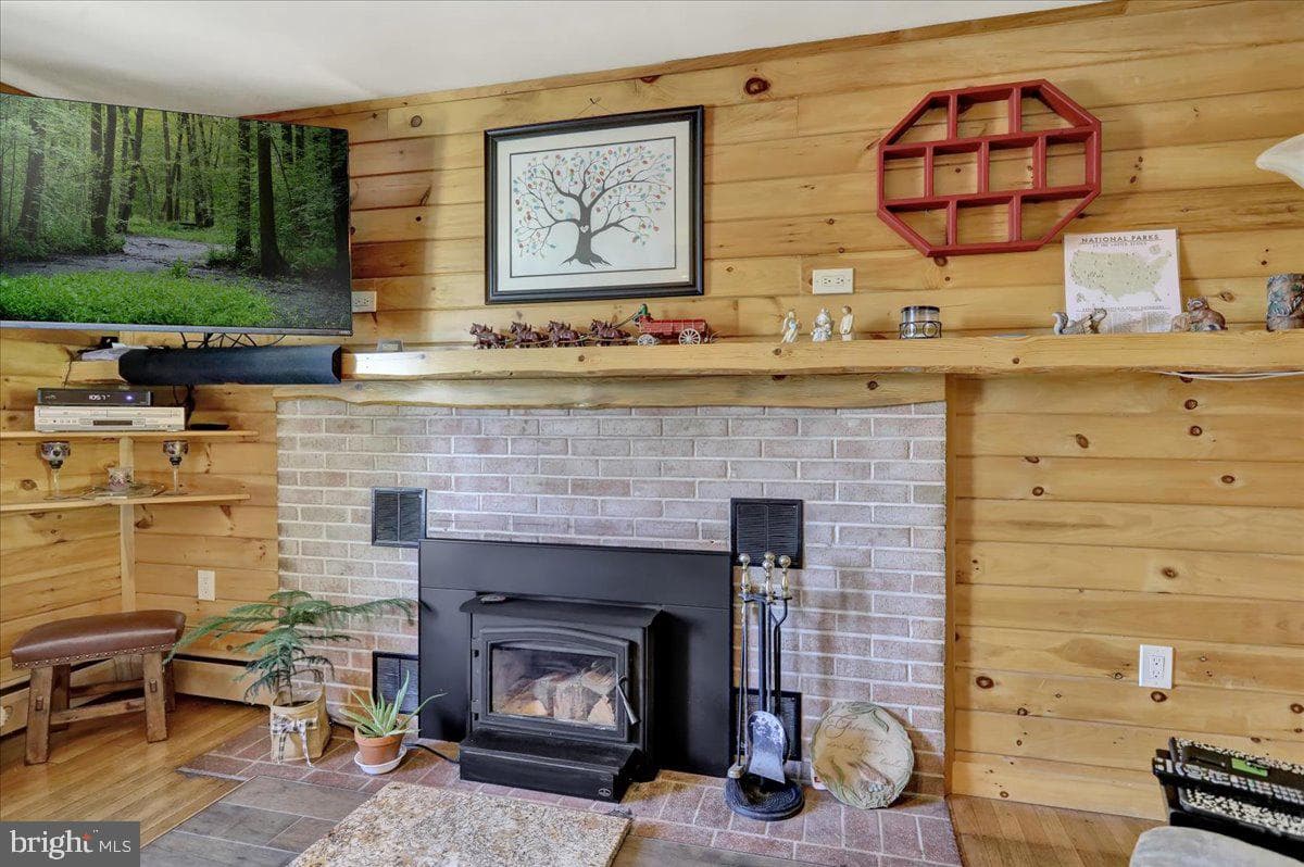 570 Walnut Road photo 7